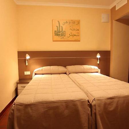 Hostal Zurbaran Йерена Екстериор снимка