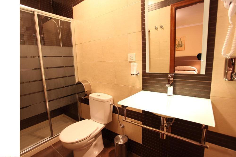 Hostal Zurbaran Йерена Екстериор снимка