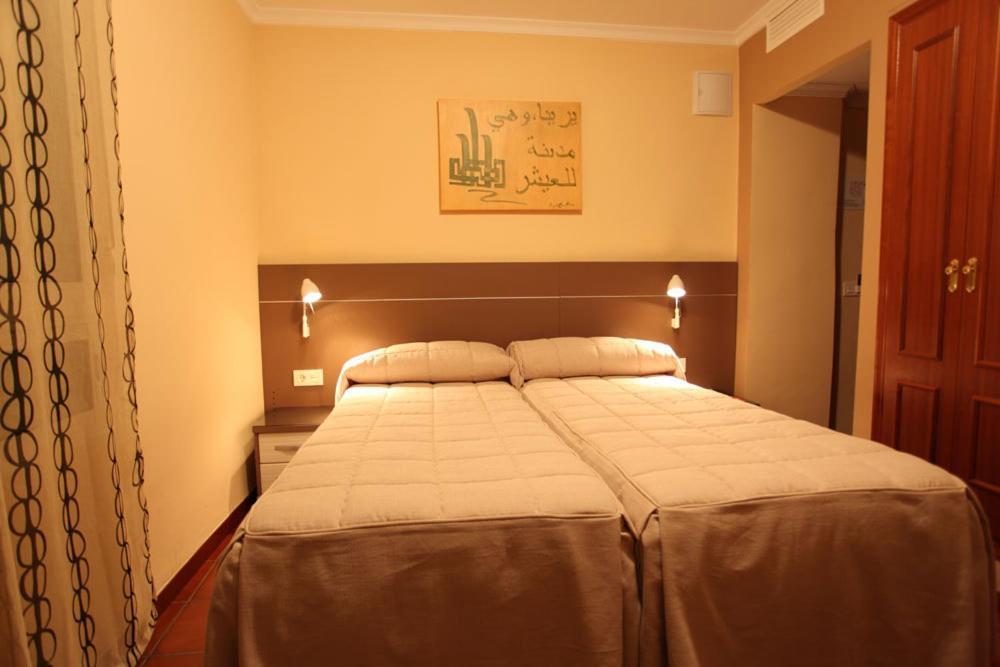 Hostal Zurbaran Йерена Стая снимка