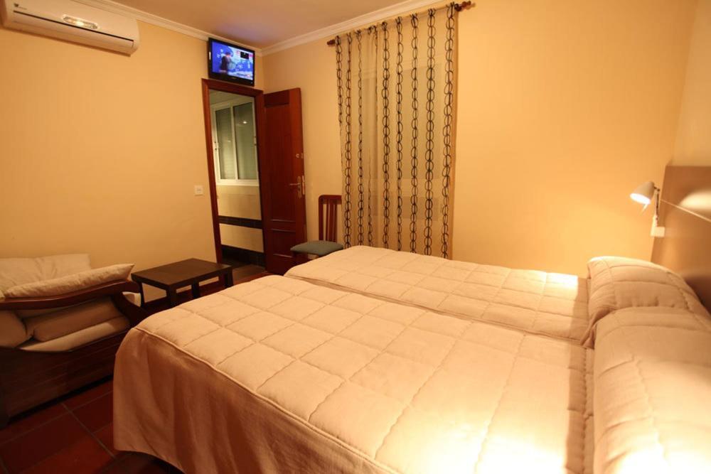 Hostal Zurbaran Йерена Екстериор снимка