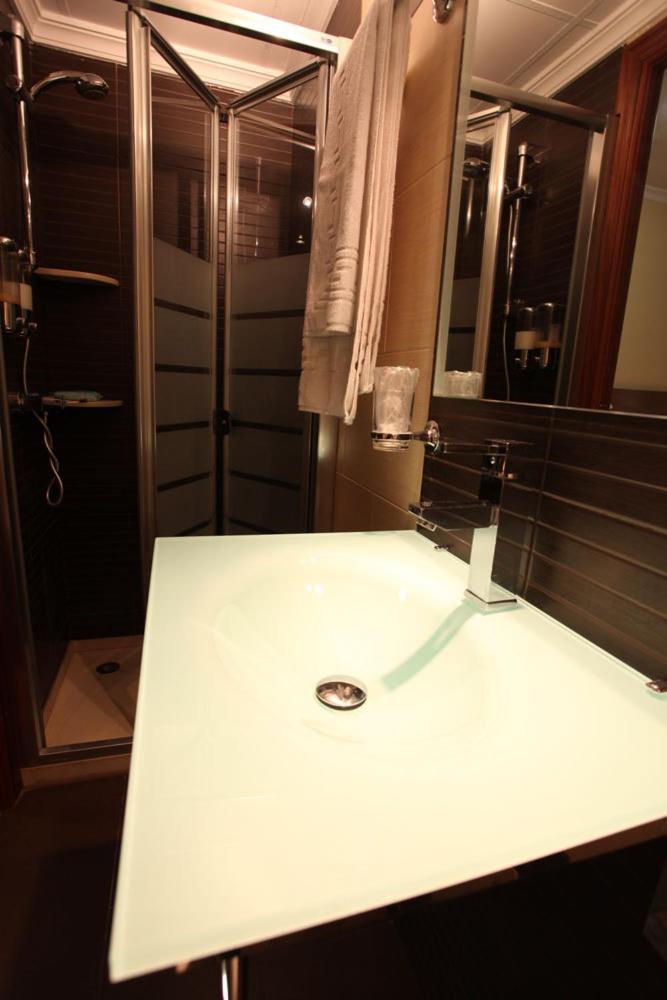 Hostal Zurbaran Йерена Екстериор снимка